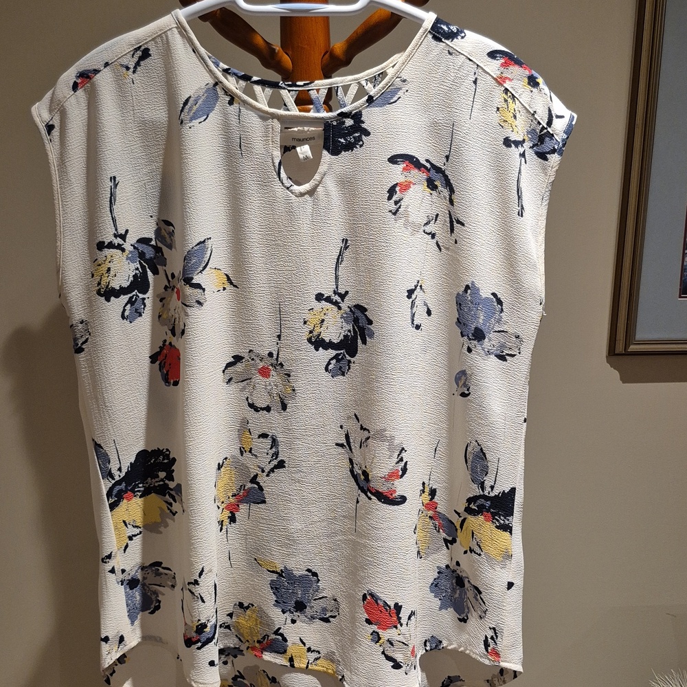 MAURICES womans Sleeveless blouse, flowy, Beige, Navy , Yellow, Med.